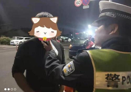 吃瓜偶遇交警,现场上演温馨一幕